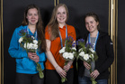 Keskellä voittaja Victoria Lindgren, vasemmalla Roosa Rautio ja oikealla Minna Kaunela.
