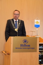 Hallituksen puheenjohtaja Kari Meltovaara, Leipomo Rosten Oy, piti vuosikokouspuheen.