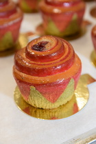 Hopeajoukkueen kahvileipä Karamelli