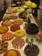 Mestarinnäytteinä valmistettiin häätarjoilujen herkkuja.