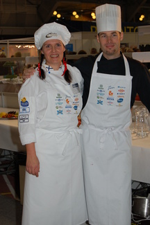 Leipomoalan SM 2011 konditoriasarjan kaksi parasta: Riitta Tyni otti hopeaa ja Veli-Matti Ahvenharju kultaa.