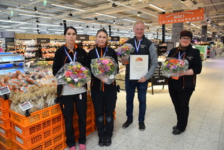 Vuoden 2021 Leipäkaupaksi valittiin K-Supermarket Westeri Tampereelta. Kuvassa leipäosaston hoitajat Heidi Vilen (vas.) ja Emma Rintala, kauppias Ari Ruissalo sekä osastopäällikkö Päivi Tuomola.